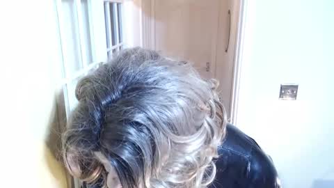 candi smokes online show from November 23, 2025, 3:23 pm