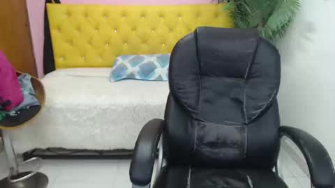 Snapshot of candiapole chatting on February 22, 2025, 3:47 pm Candy online show from February 22, 2025, 3:47 pm