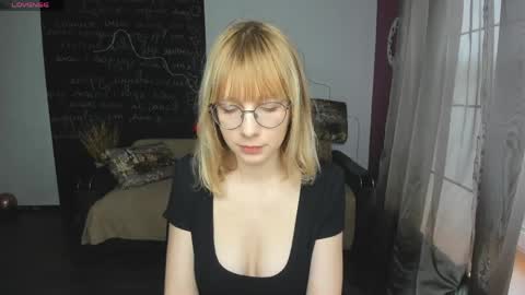 Snapshot of candicahoney chatting on March 2, 2026, 12:34 pm candicahoney online show from March 2, 2026, 12:34 pm