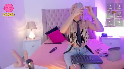 Candie  online show from November 28, 2025, 2:42 pm