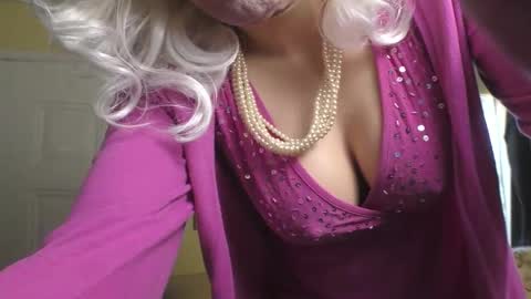 Snapshot of candisaint chatting on March 6, 2025, 7:10 pm Candi Saint online show from March 6, 2025, 7:10 pm