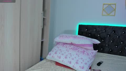 candy_deluxe777 online show from January 6, 2026, 3:10 am