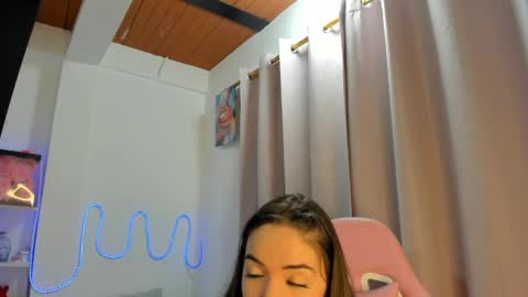 candy_kitty7343 online show from April 7, 2026, 4:13 am