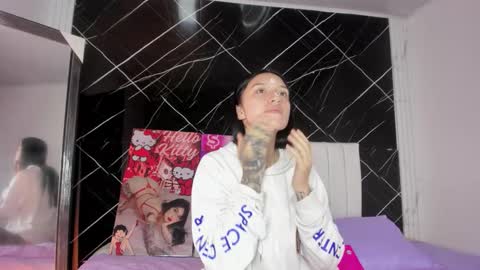 Leila  online show from November 15, 2025, 1:36 am