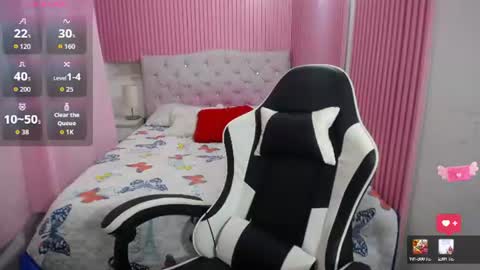 candy_princess18 online show from July 15, 2026, 2:33 pm