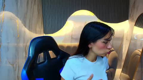 Candy  online show from April 22, 2026, 3:09 am