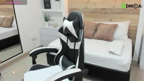 CANDY online show from November 8, 2025, 7:23 pm