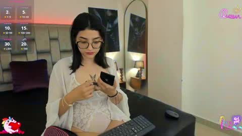 candy_tyna online show from May 24, 2026, 4:34 pm