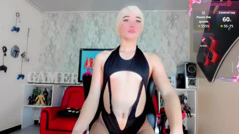 candy_walker__ online show from November 4, 2025, 7:24 pm