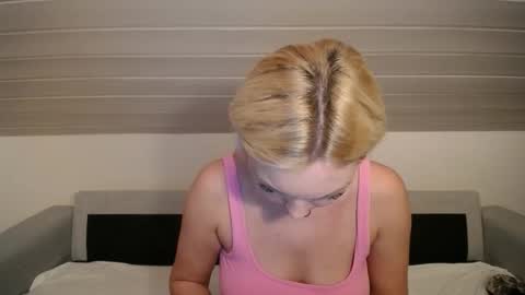 candycathc online show from December 14, 2025, 5:40 pm