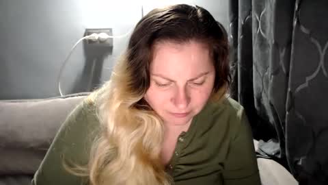 Laura online show from April 12, 2026, 7:41 pm