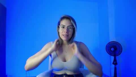 Snapshot of candydowson1 chatting on December 2, 2024, 1:14 am Candy Dowson online show from December 2, 2024, 1:14 am