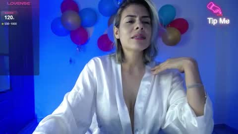 Snapshot of candydowson1 chatting on December 17, 2024, 10:22 pm Candy Dowson online show from December 17, 2024, 10:22 pm