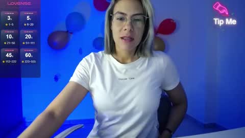 Snapshot of candydowson1 chatting on December 24, 2024, 10:44 am Candy Dowson online show from December 24, 2024, 10:44 am