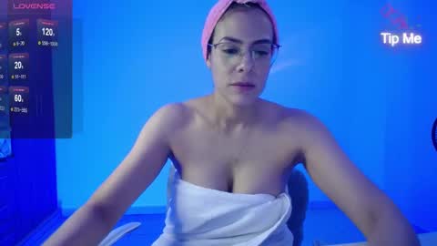 Snapshot of candydowson1 chatting on January 16, 2025, 9:51 pm Candy Dowson online show from January 16, 2025, 9:51 pm