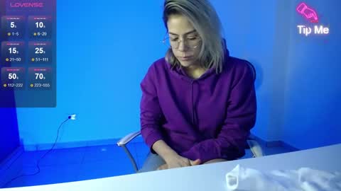 Snapshot of candydowson1 chatting on February 14, 2025, 10:28 am Candy Dowson online show from February 14, 2025, 10:28 am