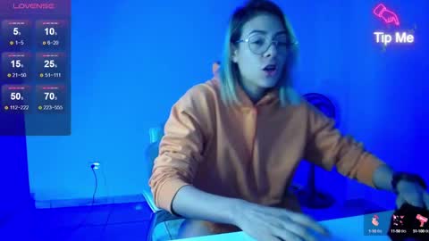 Snapshot of candydowson1 chatting on February 19, 2025, 8:44 am Candy Dowson online show from February 19, 2025, 8:44 am