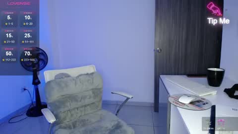 Snapshot of candydowson1 chatting on February 19, 2025, 11:49 am Candy Dowson online show from February 19, 2025, 11:49 am