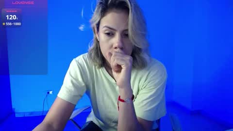 Snapshot of candydowson1 chatting on September 19, 2025, 10:05 am Candy Dowson online show from September 19, 2025, 10:05 am