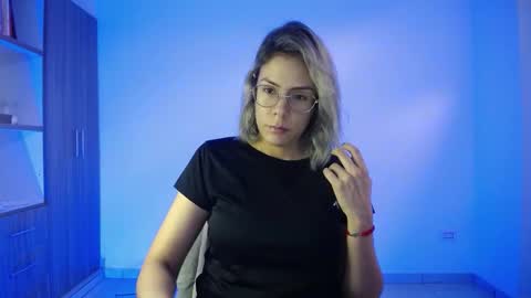 Snapshot of candydowson1 chatting on October 24, 2025, 9:22 pm Candy Dowson online show from October 24, 2025, 9:22 pm