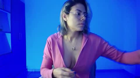 Snapshot of candydowson1 chatting on October 31, 2025, 10:38 am Candy Dowson online show from October 31, 2025, 10:38 am