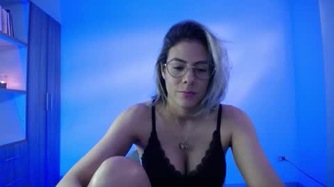 Snapshot of candydowson1 chatting on November 2, 2025, 6:43 pm Candy Dowson online show from November 2, 2025, 6:43 pm