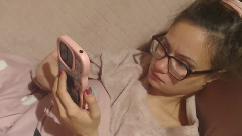 Snapshot of candylady13 chatting on November 15, 2025, 9:39 am say meow and send tips online show from November 15, 2025, 9:39 am