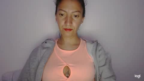 Snapshot of candymilfff chatting on December 17, 2024, 3:39 am candymilfff online show from December 17, 2024, 3:39 am
