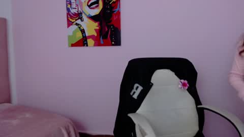 Snapshot of candyre chatting on February 8, 2025, 1:54 pm C A N D Y online show from February 8, 2025, 1:54 pm