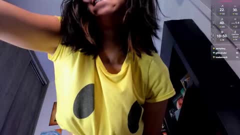 Snapshot of candyxpeach chatting on December 11, 2024, 1:05 am Camilla online show from December 11, 2024, 1:05 am
