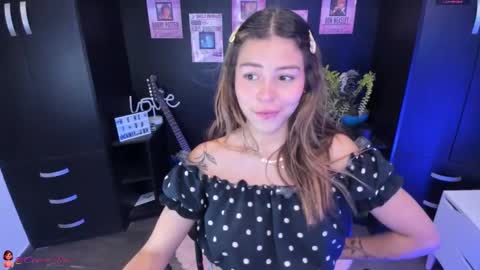 Snapshot of candyxpeach chatting on October 3, 2025, 12:40 am Camilla online show from October 3, 2025, 12:40 am
