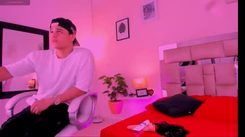 Candy online show from September 30, 2025, 6:02 pm