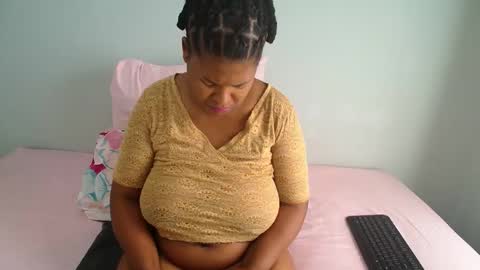 candyyumsaerolaxx online show from May 29, 2026, 8:12 am