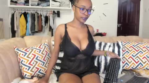 Snapshot of canela_kisses chatting on January 24, 2025, 10:00 am Canela online show from January 24, 2025, 10:00 am