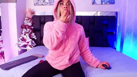 Aura  online show from January 18, 2025, 11:54 am