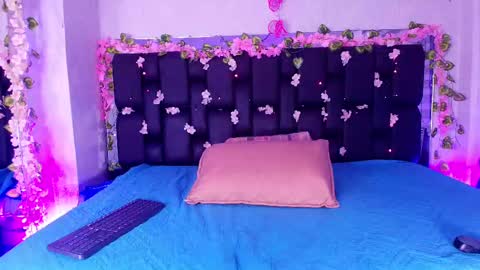 Aura  online show from September 20, 2025, 11:55 am