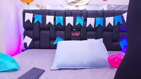 Aura  online show from September 30, 2025, 11:59 am