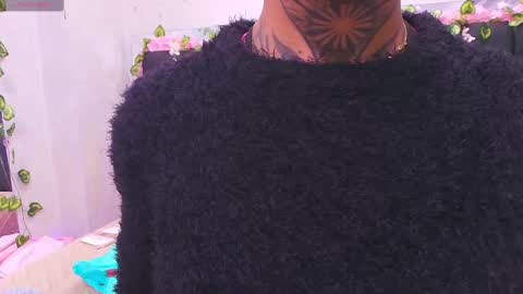 Aura  online show from October 8, 2025, 11:52 am