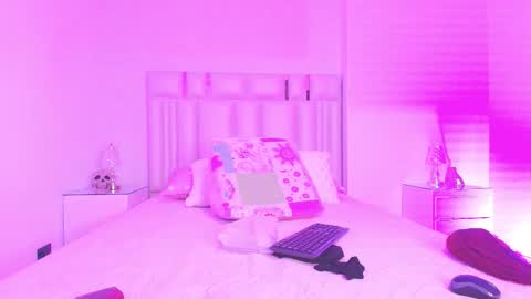 Aura  online show from October 31, 2025, 11:55 am