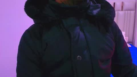 Aura  online show from November 8, 2025, 11:54 am