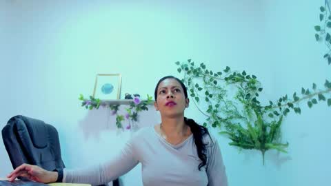 Snapshot of canelaa___ chatting on October 15, 2025, 2:06 pm canelaa___ online show from October 15, 2025, 2:06 pm