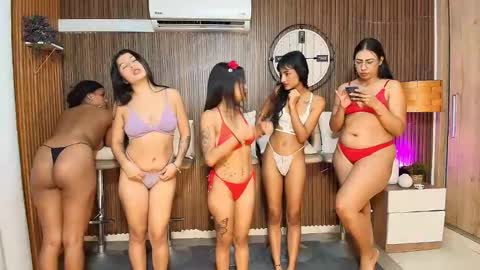 Snapshot of canelasquirtxxx chatting on February 10, 2026, 11:31 pm Sara online show from February 10, 2026, 11:31 pm