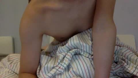 Snapshot of caobicao chatting on January 25, 2025, 2:26 am contrast moe online show from January 25, 2025, 2:26 am