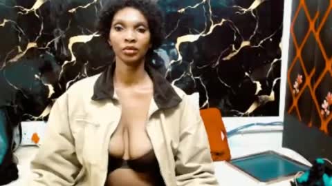 caramelminxx_ online show from June 27, 2026, 12:22 pm