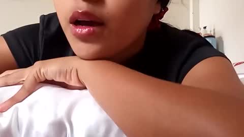 caramelo567285 online show from May 6, 2026, 12:32 pm