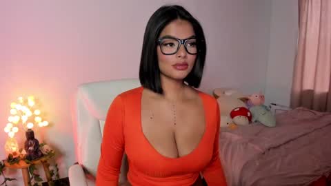 Snapshot of caramelo_xox chatting on December 9, 2024, 10:52 pm online show from December 9, 2024, 10:52 pm