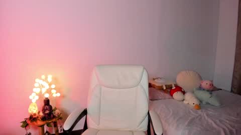 Snapshot of caramelo_xox chatting on December 19, 2024, 1:18 am online show from December 19, 2024, 1:18 am