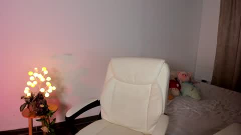 Snapshot of caramelo_xox chatting on February 3, 2025, 10:47 am online show from February 3, 2025, 10:47 am