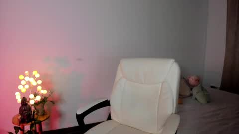 Snapshot of caramelo_xox chatting on February 14, 2025, 10:38 am online show from February 14, 2025, 10:38 am