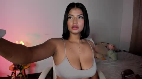 Snapshot of caramelo_xox chatting on February 15, 2025, 10:44 am online show from February 15, 2025, 10:44 am